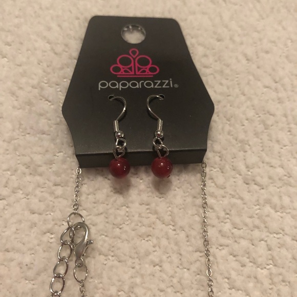 Paparazzi Red moonstone heart necklace with earrings - Picture 3 of 3